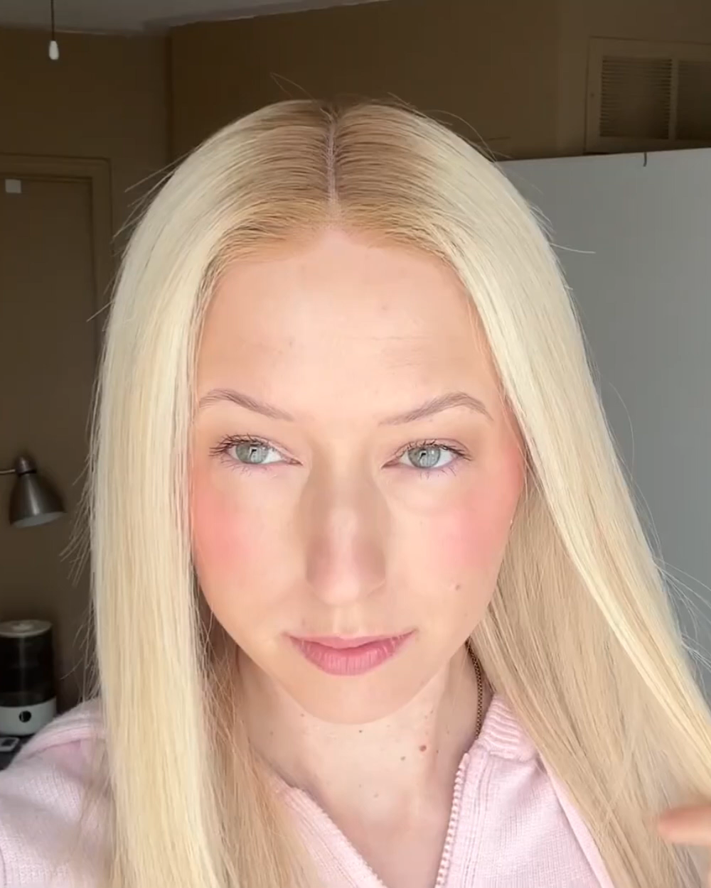 20" Platinum Blonde Straight Swiss Lace Front Wig - WS012